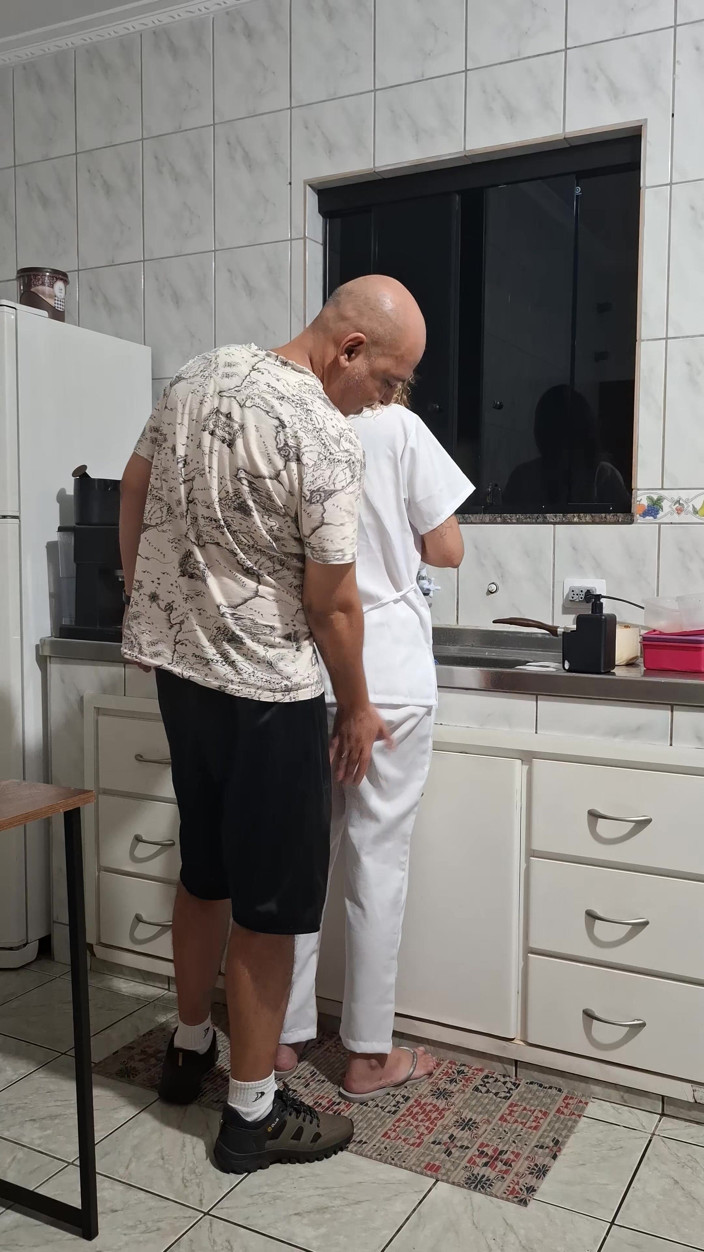 Victor SweetCoupleStories: 설거지를 하는 동안 부엌에서 후장 따먹히는 하녀