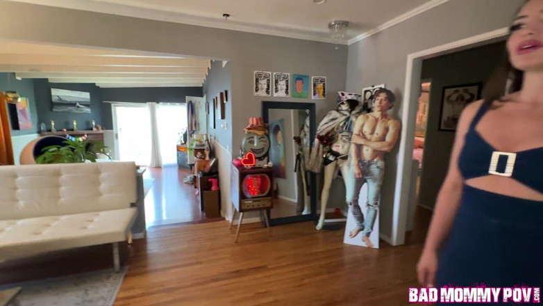 BadStepFamilyPov: マンディ・ウォーターズが継息子の魅力的なMILFの情熱的な不倫を誘惑