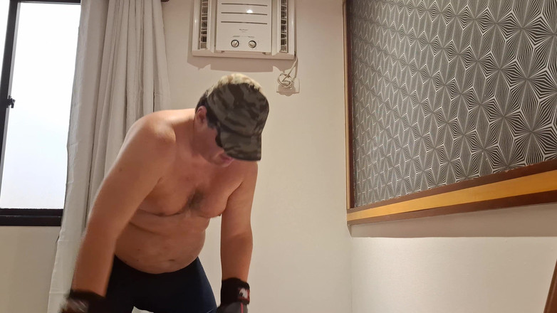 Combat and fetish: Medvědí policajt vs Jobber
