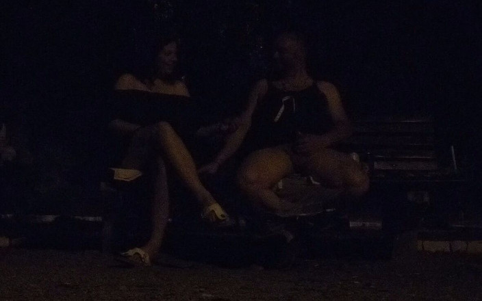 Toilet Mommy: Kouřím jeho tlustého ptáka ve veřejném parku