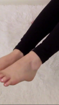 Joi bare feet dengan hitung mundur mani muncrat