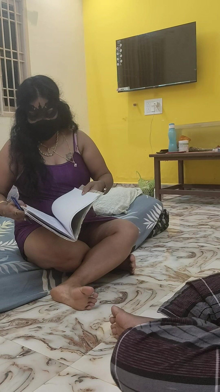 Thesana: Lechero, mucama y dueño