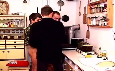 Just Boys: Porno gay amatoriale fuori e in casa