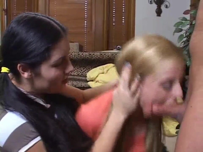 Bitch Girl Video: Cewek lesbian lagi asik mainin sperma sampai banjir