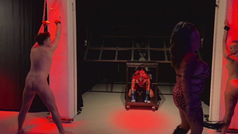 Domina Dark: 痛苦尺度男孩大战女孩