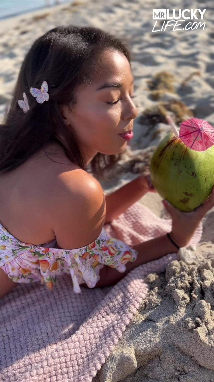 Mr.Lucky POV: Dừa và bay với Malina Melendez