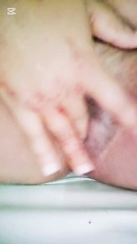 Jag fingar min fitta knappast.