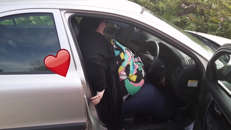 SSBBWLadyBrads: BELLA DONnona SSBBW lotta per adattarsi in auto + papere
