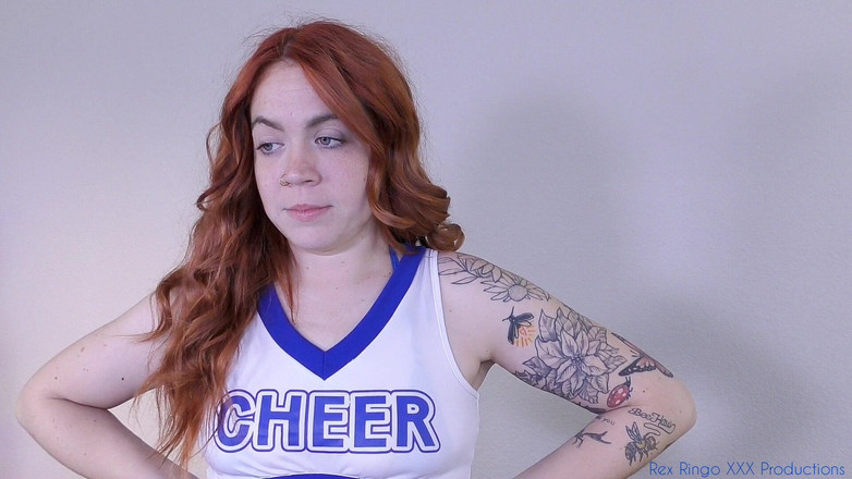 Rex Ringo XXX Productions: 성인 영화 배우 Celeste 치어리더와 함께하는 Bts가 도움이 됩니다.
