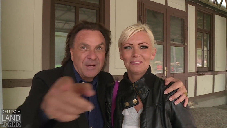German Porn: Vivian Schmitt因为连接火车延误而与鸡巴一起度过...