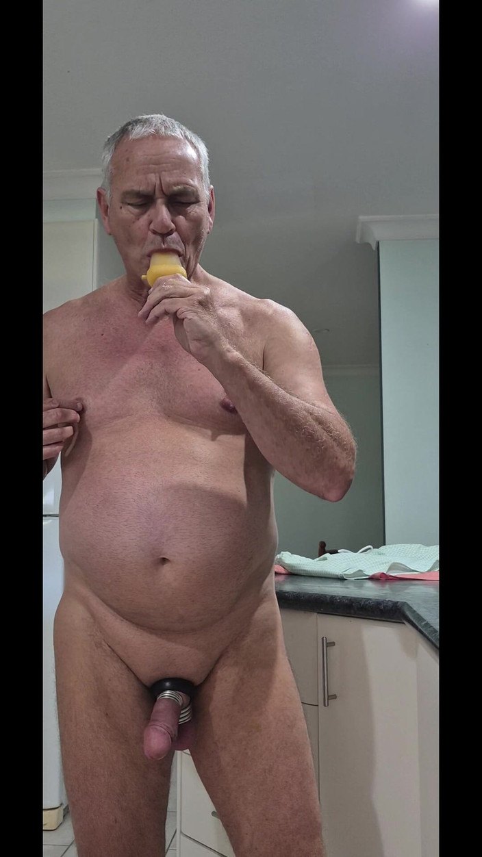 yogiyumyum: Sikanie popsicle