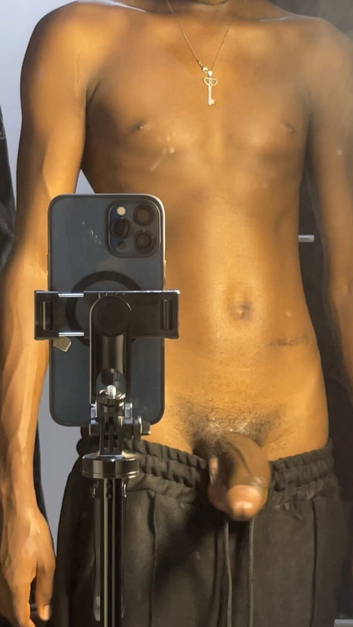 Aded-Toxic: Twink zveltă arată pula mare