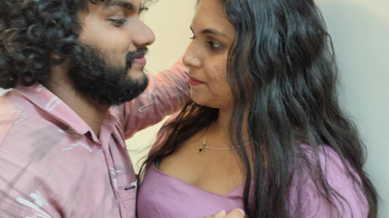 Vaigavarun45: Stranger Boy Enters a Unknwon Girl House and Doing Hot...