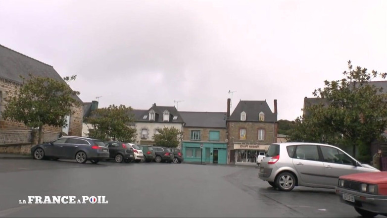 Rue Chaude: 낯선 이에게 이중 삽입을 당하는 노출증 밀프