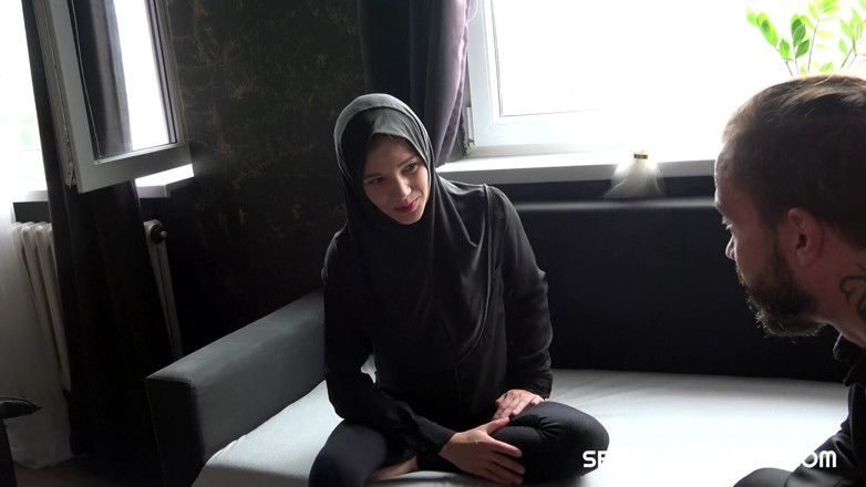 PornCZ: Müslüman kaltak sara kay avukatıyla sikişiyor