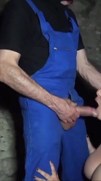 Phoebe sert anal alışılmadık bir yerde sikiliyor
