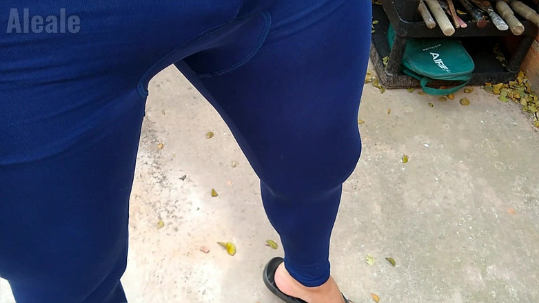 Ale Ale: Bộ đồ spandex màu xanh