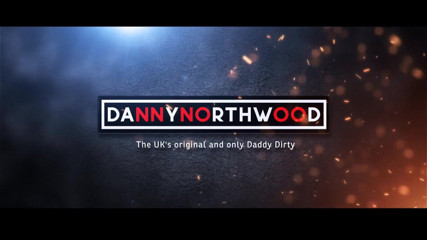 Danny Northwood: Heiße schwarze ölige TS wird von einem tätowierten hengst gefickt.