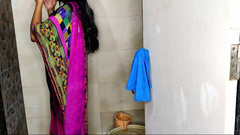 Sexy Komal: Komal poprvé šukal pod sprchou