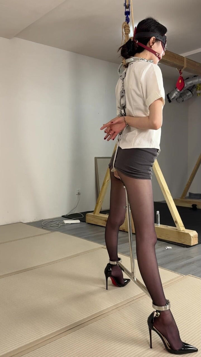 Yanmoushengyi: Salto alto de 12cm colocado no clímax