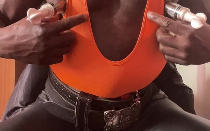 Black mature kinky muscle: Pompa di grandi tette muscolari e sborrata pesante sborra