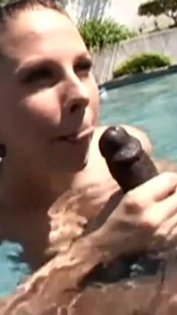 Tette naturali molto grandi e figa più bagnata... È così eccitata e eccitante per il suo grosso ragazzo Gallo nero