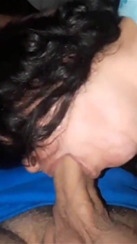 Wraca do domu i chce po prostu ssie mojego penisa