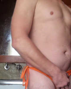 Madaussiehere: Další rychlá sprcha v sexy oranžových bikinách