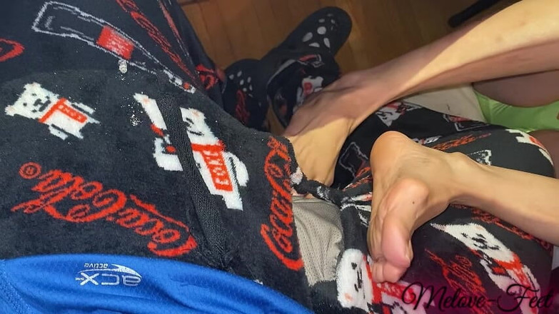 Naelor: Melove chce potěšit Naelor svými sexy chodidly a dlouhými prsty...