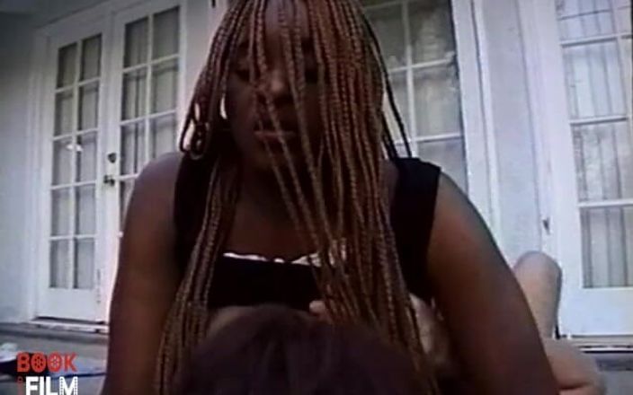 Eboney & Oriental Girls Unleashed: Hitzewelle in der Stadt