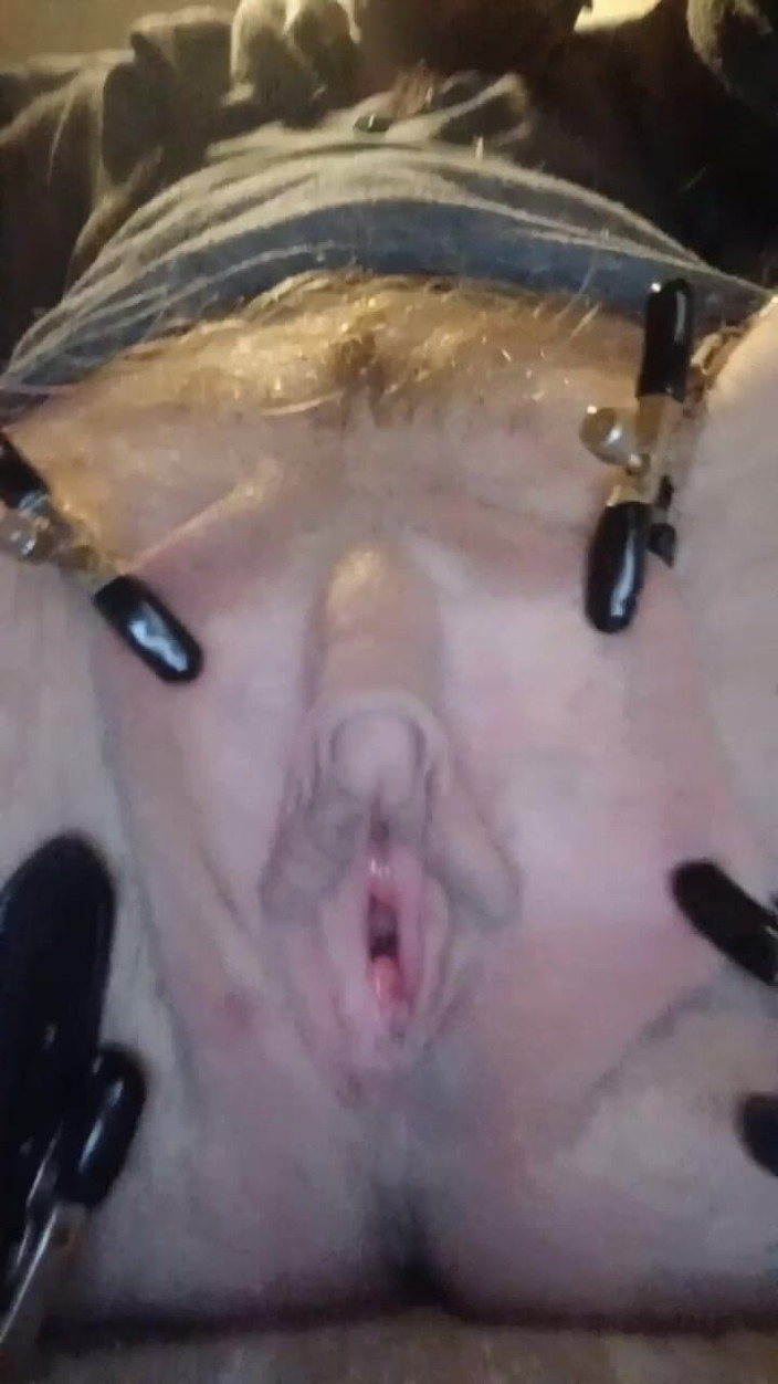 BonusholeToy: Da donna a uomo punito abete essendo pigro