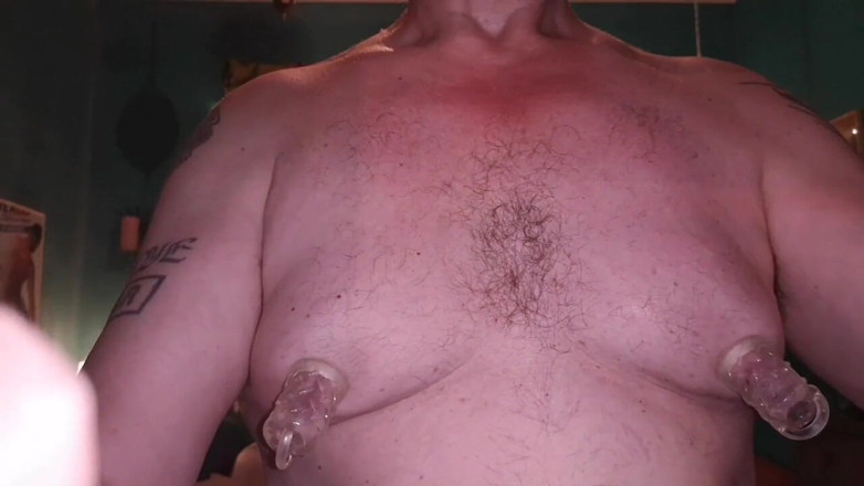 Monster_Meat_: Lo spettacolo di grandi tette e capezzoli