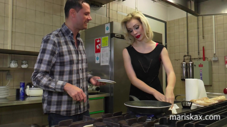 Mariska x: Chessie Kay dikongkek keras di dapur