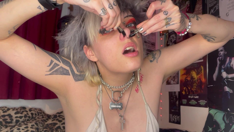 Glitterqueen1999: 내 꽉 끼인 돼지 코 안에 정액! JOI 코 페티쉬