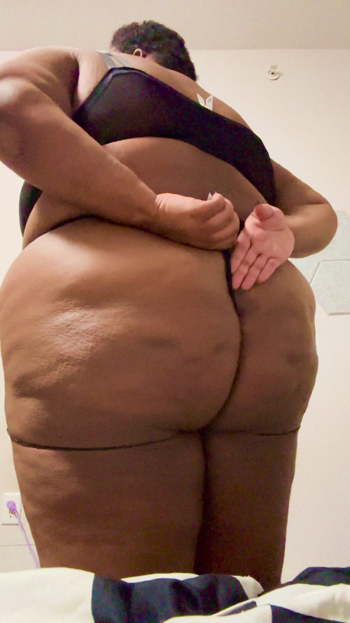 Monique Starr: Gorda bunda engolida minha tanga inteira bbw wedgie worship provocação