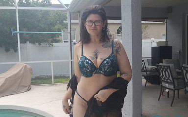 PsiloSiren: Esmer pawg orta yaşlı seksi kadın striptiz ve çıplak model yürüyüşü