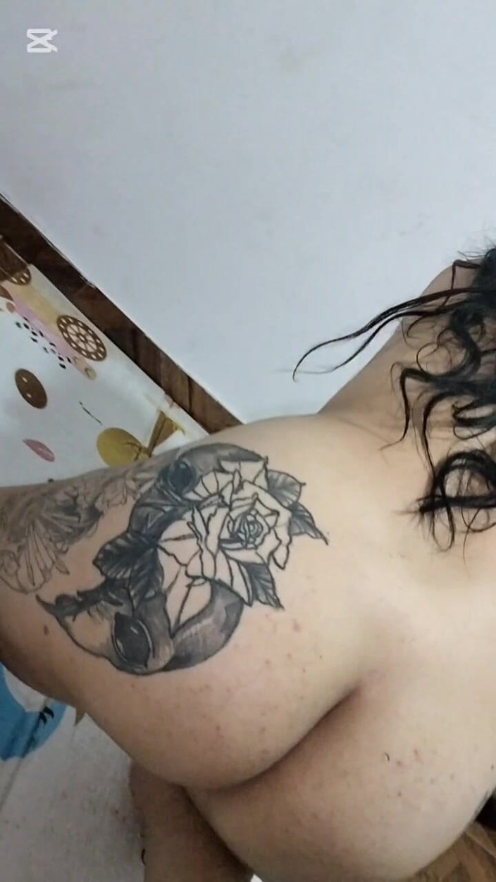 Dalyla: Vecinul meu mă fute în timp ce soțul meu