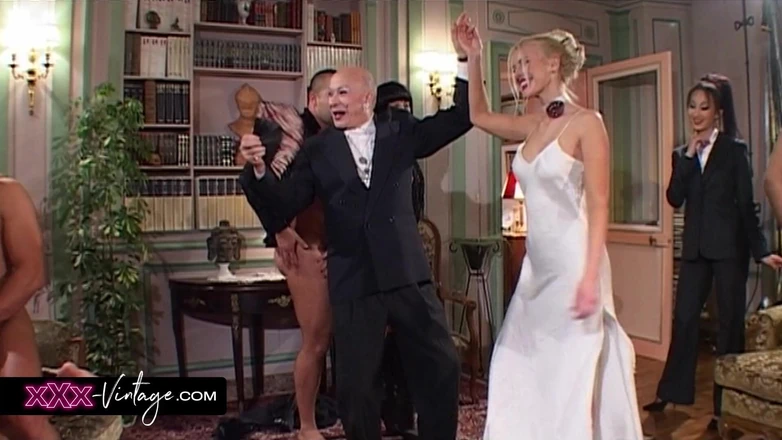 XXX-Vintage: Жесткая оргия в парижской свингерской квартире