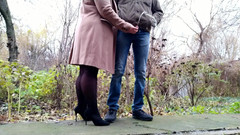 OurFetishLife: Žádostivá tchyně miluje sledovat, jak zeť chčije na ulici