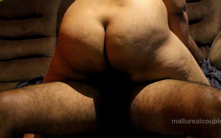 Mallurealcouple: Mallu-vrouw neukt hard in koeienmeisjesposities