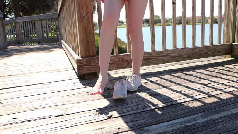 Feet On Demand: Kay glow pés joi