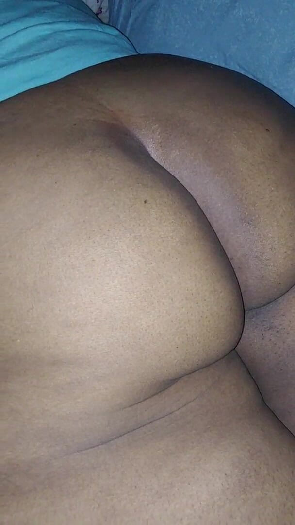 SSBBWQT: 큰 엉덩이를 흔드는 흑인녀 비