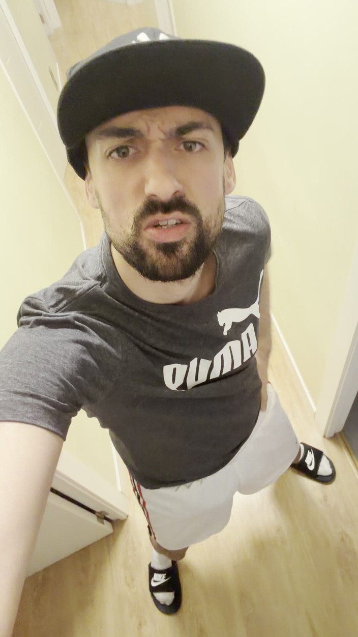 Liam Harding: Hot Stepdaddy Showing Big Cock