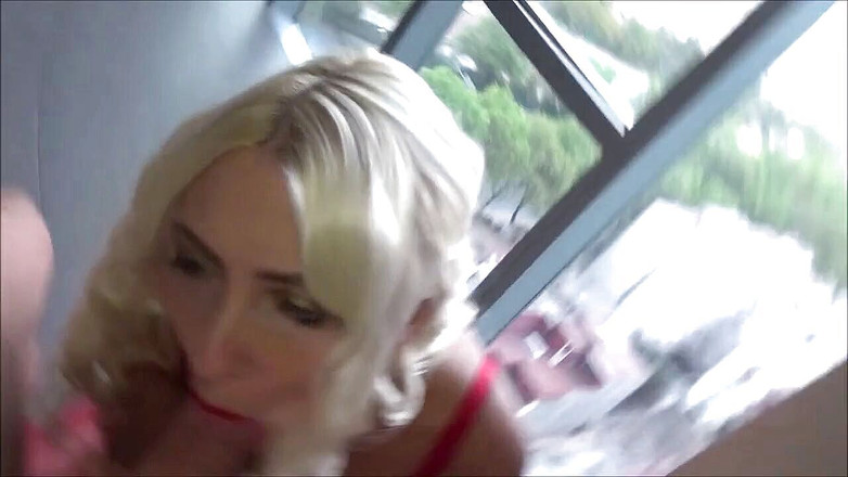 Helena Moeller: Wurde am fenster gefickt und sperma geschluckt