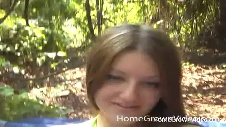 Homegrown Outdoor Sex: Trixie a Tom natáčí porno v lese