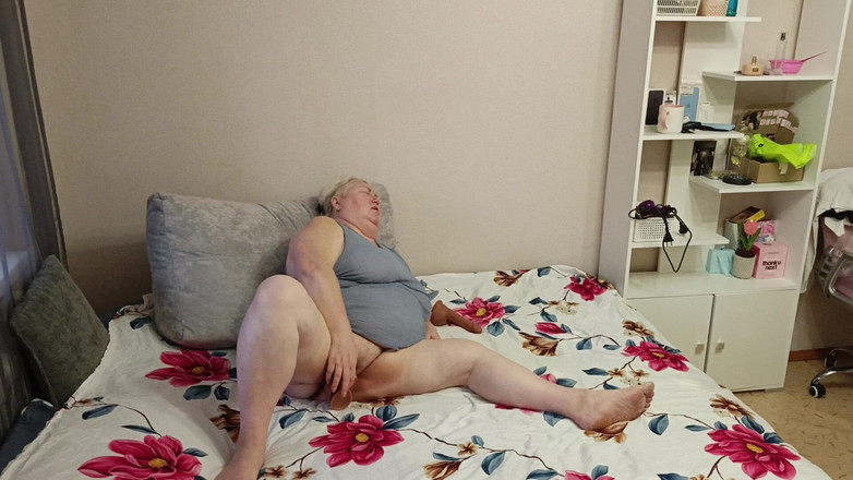 Zona901: Madrasta masturba buceta depois do trabalho