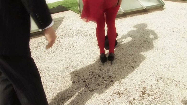 Miami Reality: Napalone kobiety uprawiają seks grupowy w biurze