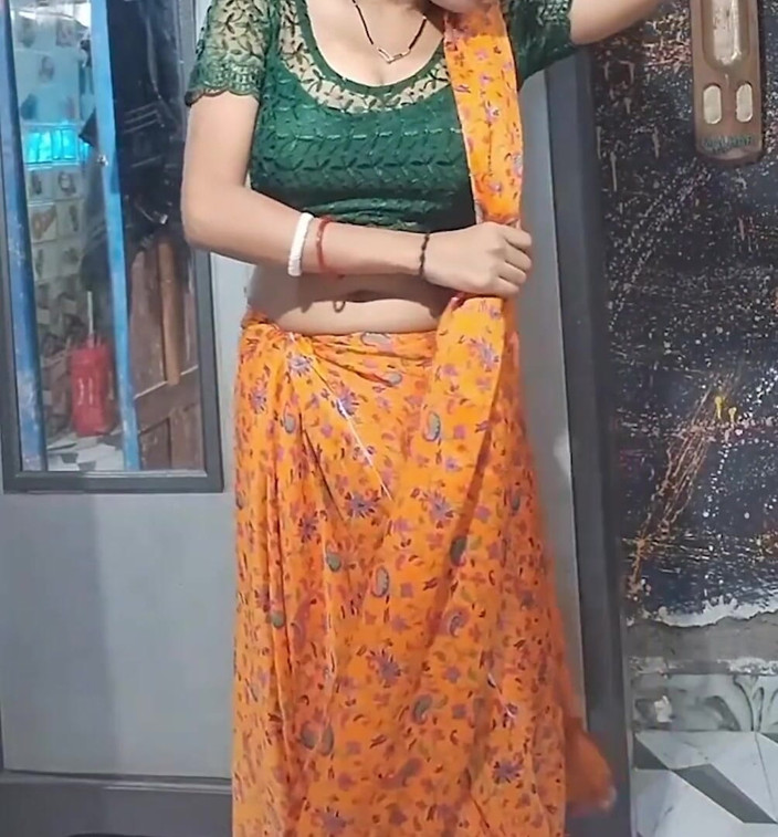 Neha Gupta: 힌디어 오디오로 Devar에게 따먹히는 Saree의 쪼이는 보지 인도 바비