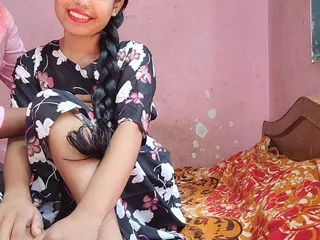 Une fille desi se fait baiser dehors de la maison, voix hindi