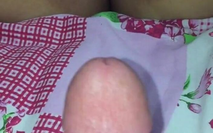 Lux Eva: 裸体男人一边看着邻居的阴道一边手淫 第一人称视角